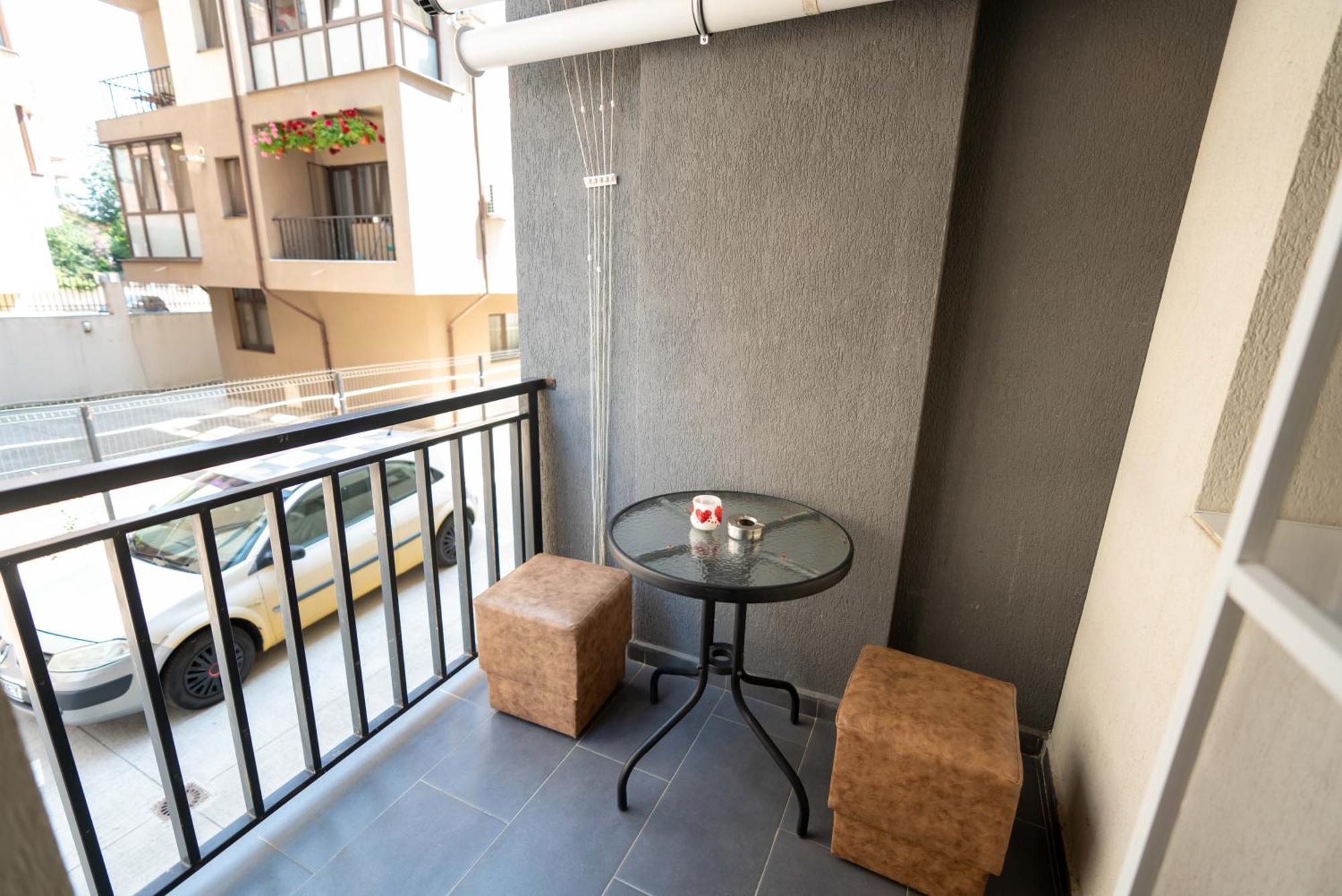 Hotel Studio Titan บูคาเรสต์ ภายนอก รูปภาพ